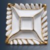 Snödroppe Serveringsfat (25x25 cm) – Exklusivt Uppdelat Porslinsfat med Guldkant - Bild 4