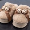 Lyxiga Fluffiga Tofflor med Rosett och Platåsula (Grå/Beige, Storlek 36–37) – Mjuka Innetofflor - Bild 3