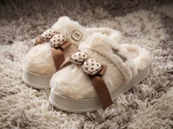 Lyxiga Fluffiga Tofflor med Rosett och Platåsula (Vit/Off-white, Storlek 40–41) – Mjuka Innetofflor