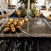 Exklusiv Serveringsbricka i Metall & Glas (42 x 31 cm) – Svart & Kromad Silver med Bladmönster - Bild 2