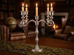 Elegant Klassisk Kandelaber i Silverfinish (39 cm) – Femarmad Ljusstake