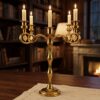 Elegant Klassisk Kandelaber i Guldfinish (39 cm) – Femarmad Ljusstake