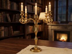 Elegant Klassisk Kandelaber i Guldfinish (39 cm) – Femarmad Ljusstake