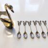Luxe Ornament Svan-hållare med Dessertskedar (7 Delar) – Svart & Silver - Bild 2