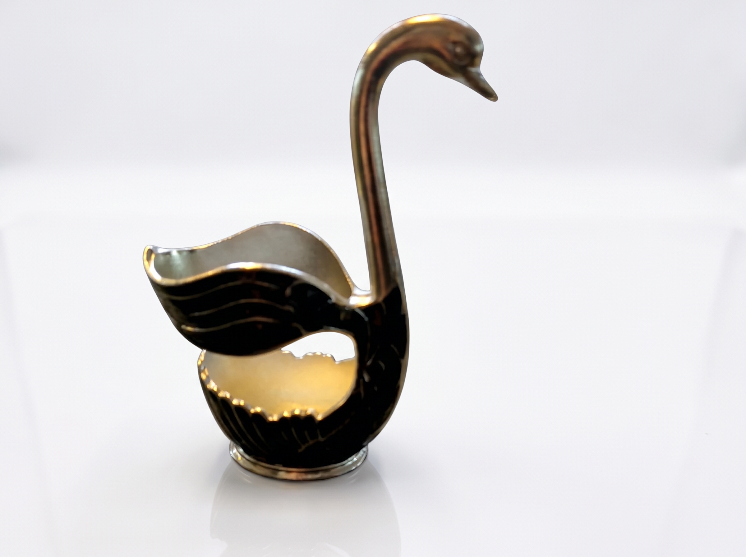 Luxe Ornament Svan-hållare med Dessertskedar (7 Delar) – Svart & Silver - Bild 3