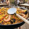 Rustik Hålslev & Paellaslev i Hamrat Metall med Trähandtag (41 cm) – Traditionell Skumslev