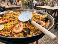 Rustik Hålslev & Paellaslev i Hamrat Metall med Trähandtag (41 cm) – Traditionell Skumslev