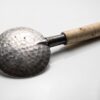 Rustik Hålslev & Wokslev i Hamrat Metall med Trähandtag (32 cm) – Traditionell Skumslev - Bild 3