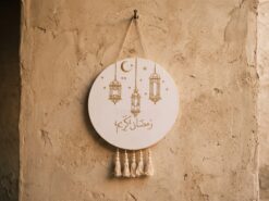 Ramadan Kareem Rund Väggtavla i Tyg med Guldbroderi (40 cm) – Elegant Vägghängd Ramadan-dekoration